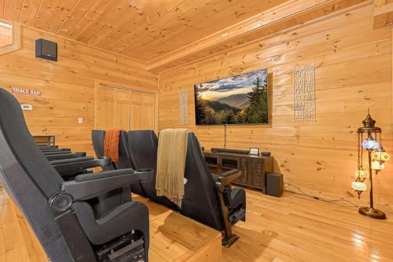 Willa Movie Theater Hot Tub View Mountain Escape Gatlinburg Zewnętrze zdjęcie